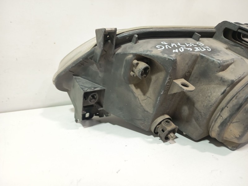 Recambio de faro derecho para renault megane i scenic (ja0) 1.6 16v kaleido referencia OEM IAM 7701040683  