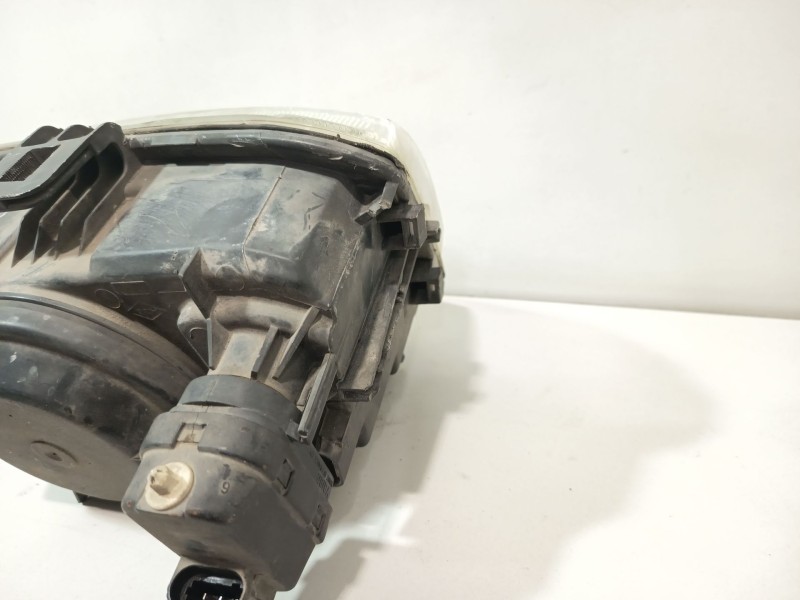 Recambio de faro derecho para renault megane i scenic (ja0) 1.6 16v kaleido referencia OEM IAM 7701040683  