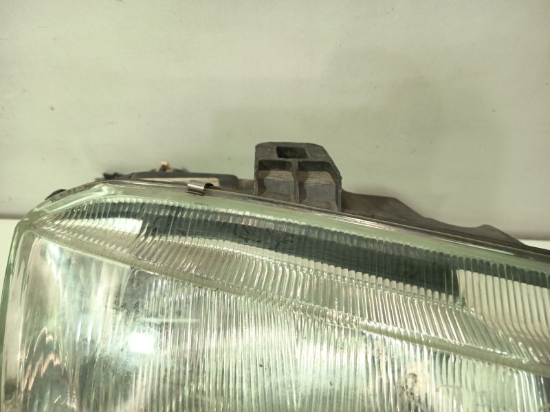 Recambio de faro derecho para renault megane i berlina hatchback (ba0) 1.9 dti alize referencia OEM IAM 7701040683  