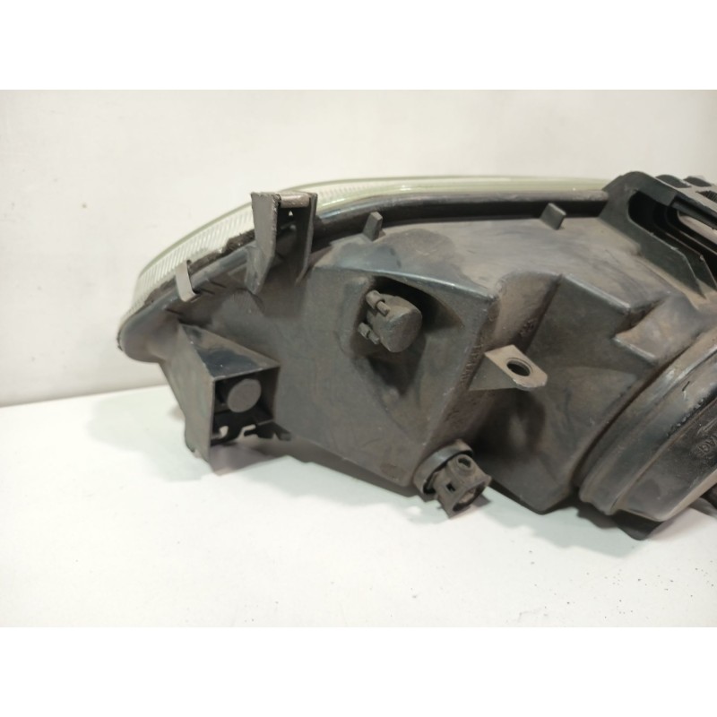 Recambio de faro derecho para renault megane i berlina hatchback (ba0) 1.9 dti alize referencia OEM IAM 7701040683  