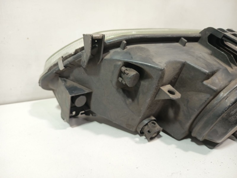 Recambio de faro derecho para renault megane i berlina hatchback (ba0) 1.9 dti alize referencia OEM IAM 7701040683  