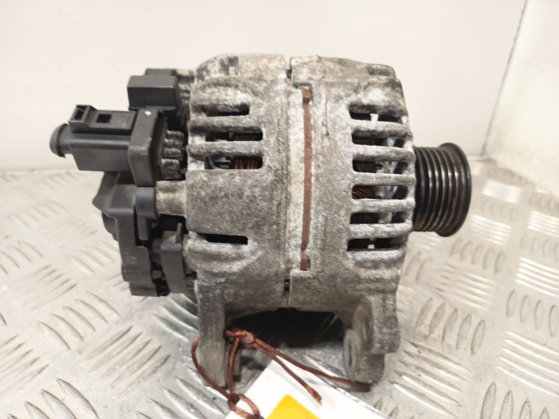 Recambio de alternador para volkswagen polo iv (9n_, 9a_) 1.4 16v referencia OEM IAM 037903025M  