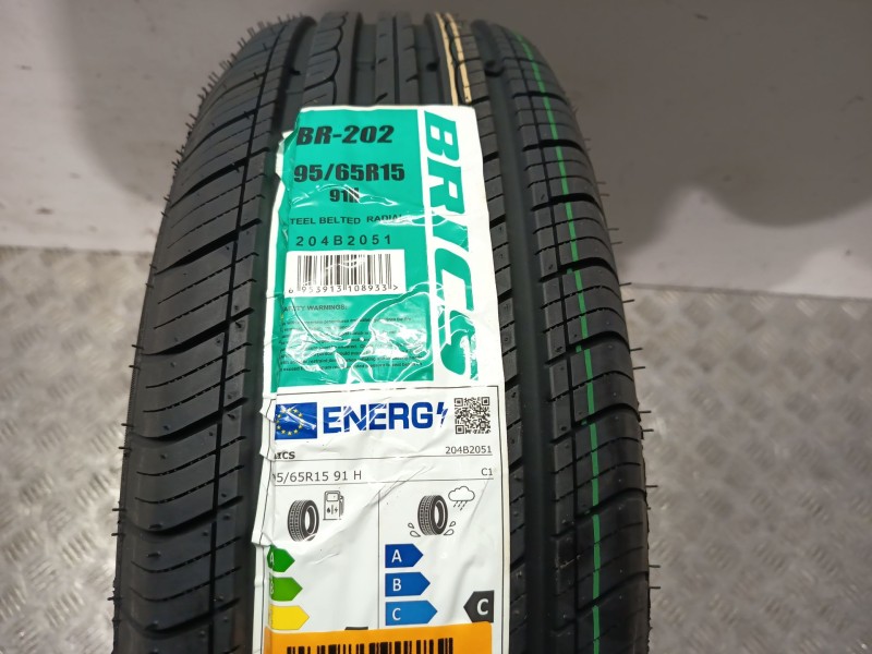 Recambio de neumatico para material nuevo referencia OEM IAM 195/65R15  