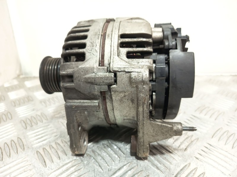 Recambio de alternador para volkswagen polo iv (9n_, 9a_) 1.4 16v referencia OEM IAM 0124325013  