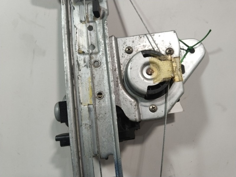 Recambio de elevalunas trasero izquierdo para renault megane ii sedán (lm0/1_) 1.4 referencia OEM IAM 8201010924  