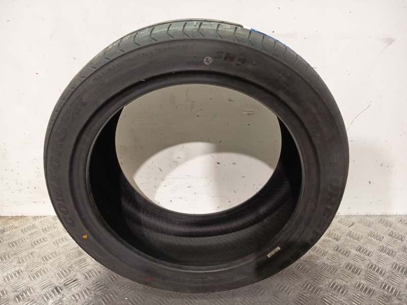 Recambio de neumatico para material nuevo referencia OEM IAM 225/45ZR17  COMFORSER