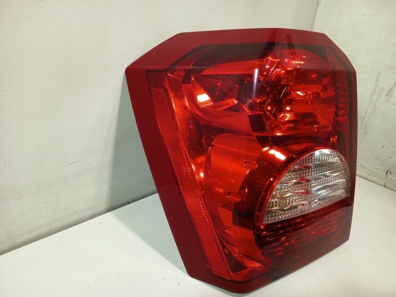 Recambio de piloto trasero izquierdo para dodge caliber 2.0 crd referencia OEM IAM 68445967AA 5303753AF 