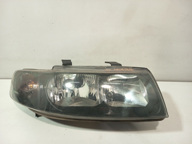 Recambio de faro derecho para seat toledo ii (1m2) 1.9 tdi referencia OEM IAM 1M1941016  