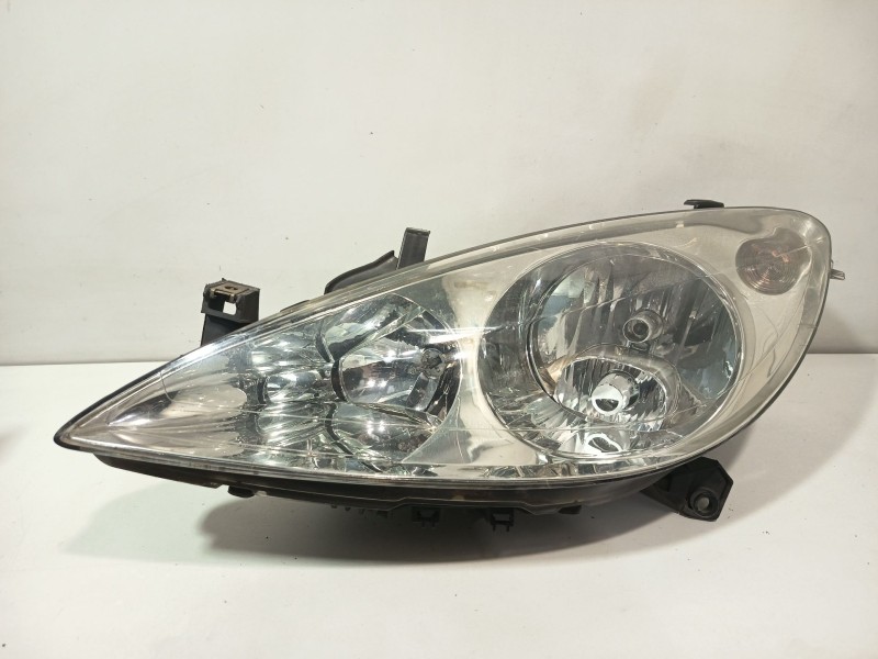 Recambio de faro izquierdo para peugeot 307 break (3e) 2.0 hdi 110 referencia OEM IAM 6204Z3  