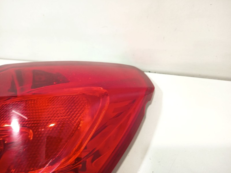 Recambio de piloto trasero derecho para opel astra j (p10) 1.4 (68) referencia OEM IAM 13306454  