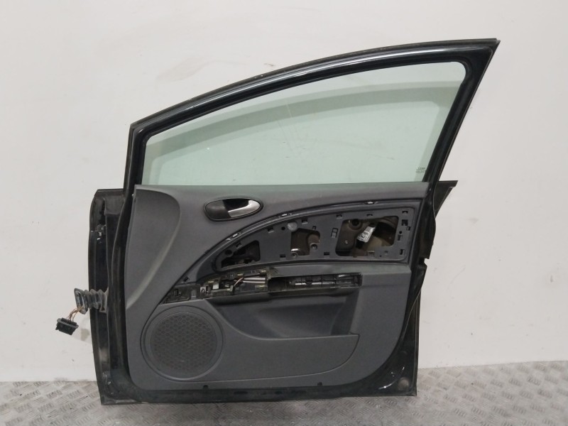 Recambio de puerta delantera derecha para seat leon (1p1) 1.9 tdi referencia OEM IAM 1P0831056A  
