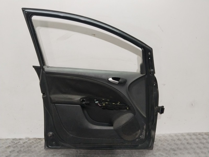 Recambio de puerta delantera izquierda para seat altea xl (5p5, 5p8) 2.0 tdi referencia OEM IAM 5P0831055  