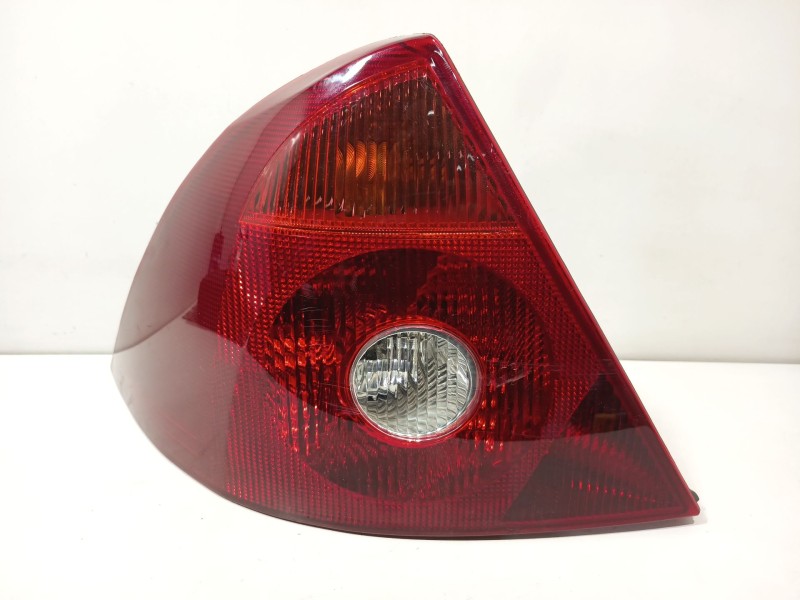 Recambio de piloto trasero izquierdo para ford mondeo iv sedán (ba7) 2.0 referencia OEM IAM 1371861  