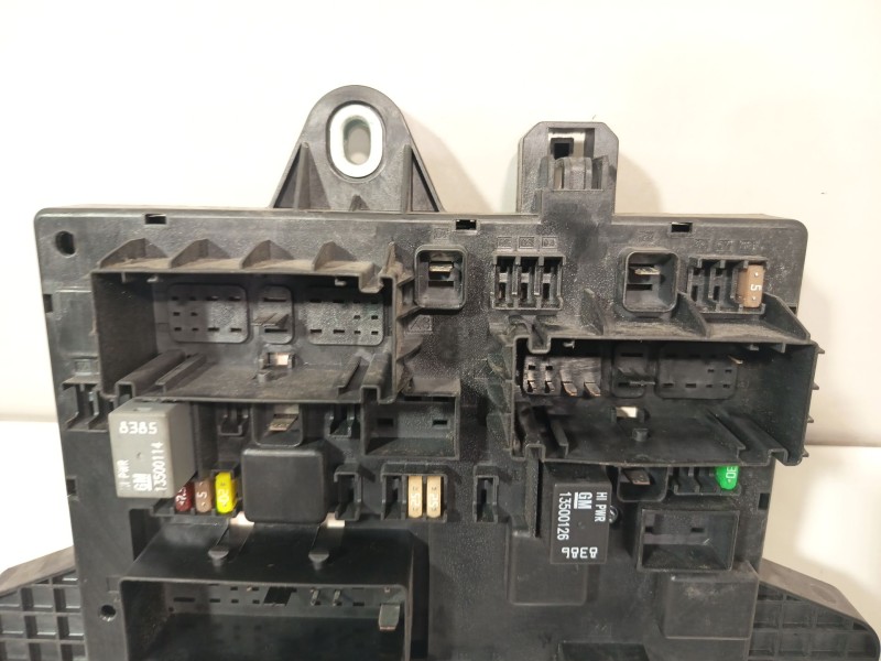 Recambio de caja reles / fusibles para opel astra j (p10) 1.4 (68) referencia OEM IAM 13302300  