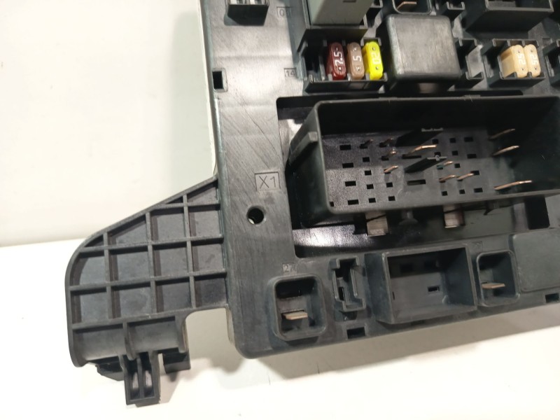 Recambio de caja reles / fusibles para opel astra j (p10) 1.4 (68) referencia OEM IAM 13302300  