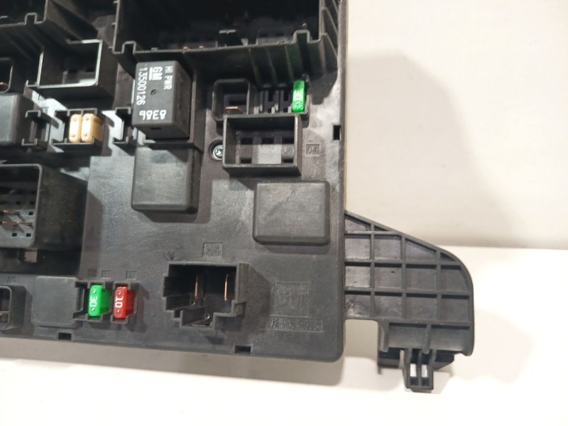Recambio de caja reles / fusibles para opel astra j (p10) 1.4 (68) referencia OEM IAM 13302300  