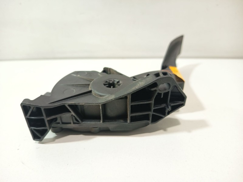 Recambio de pedal acelerador para opel astra j (p10) 1.4 (68) referencia OEM IAM 13252702  