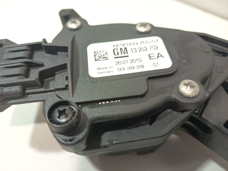 Recambio de pedal acelerador para opel astra j (p10) 1.4 (68) referencia OEM IAM 13252702  