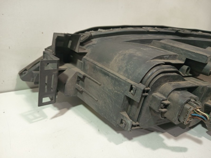 Recambio de faro derecho para ford mondeo iv sedán (ba7) 2.0 referencia OEM IAM 0301174280  