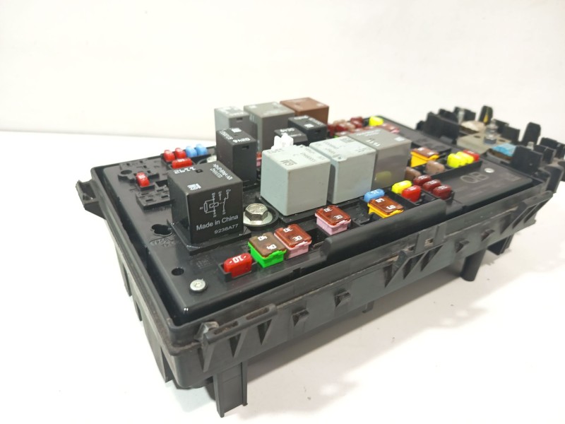 Recambio de caja reles / fusibles para opel astra j (p10) 1.4 (68) referencia OEM IAM 13302310  