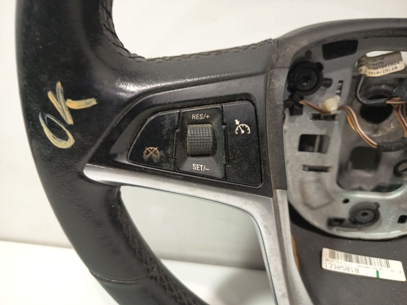 Recambio de volante para opel astra j (p10) 1.4 (68) referencia OEM IAM 13305818  
