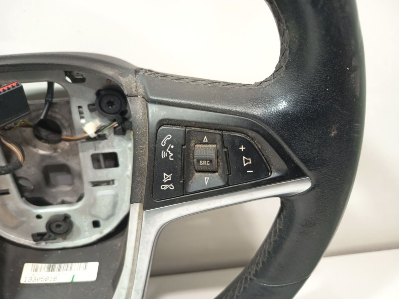 Recambio de volante para opel astra j (p10) 1.4 (68) referencia OEM IAM 13305818  