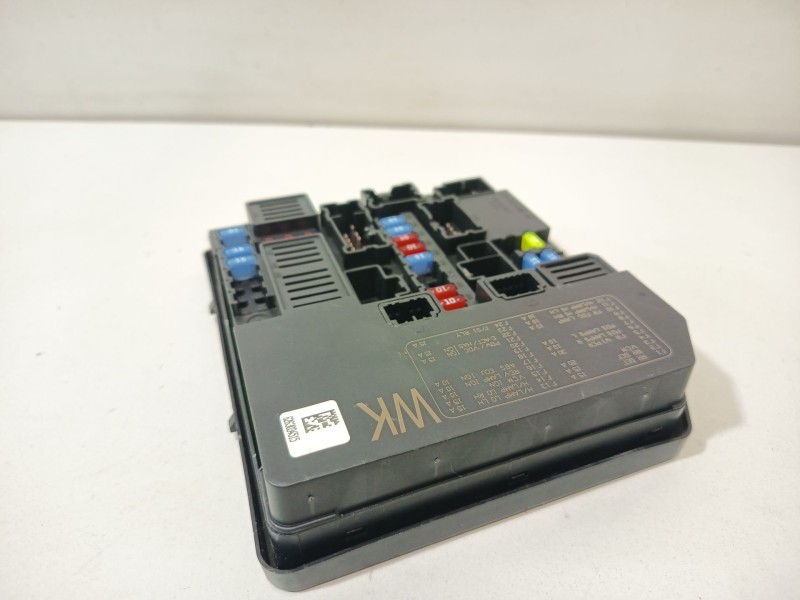 Recambio de caja reles / fusibles para nissan leaf (ze1) electric referencia OEM IAM 24380JG70B / 24382EW70B / 24381C990A  