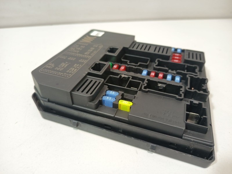 Recambio de caja reles / fusibles para nissan leaf (ze1) electric referencia OEM IAM 24380JG70B / 24382EW70B / 24381C990A  