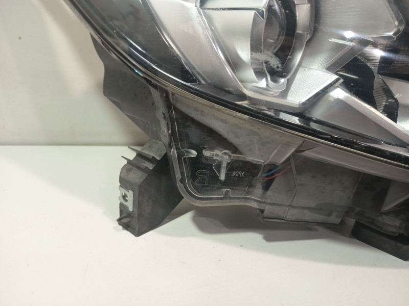 Recambio de faro derecho para nissan qashqai ii (j11, j11_) 1.6 dci referencia OEM IAM 260104EH2A  