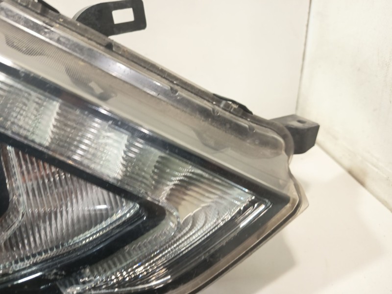 Recambio de faro derecho para nissan qashqai ii (j11, j11_) 1.6 dci referencia OEM IAM 260104EH2A  