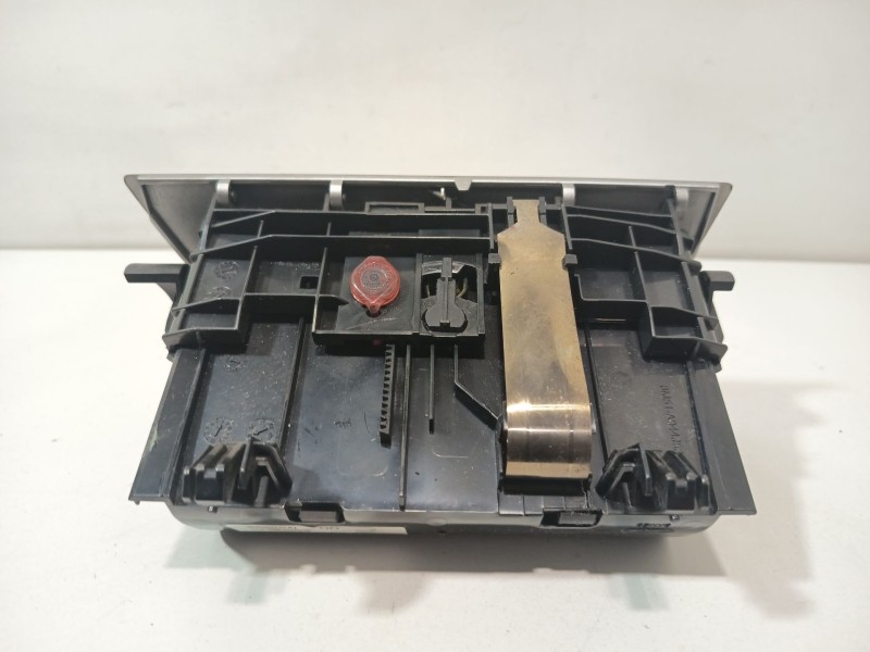 Recambio de cenicero para ford focus ii (da_, hcp, dp) 1.8 tdci referencia OEM IAM 8M51A044J53AA37QC  