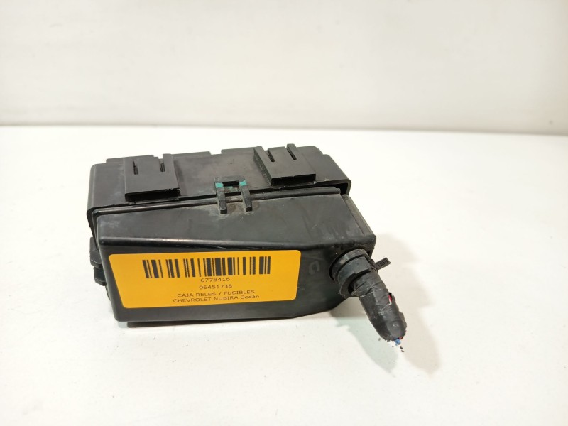 Recambio de caja reles / fusibles para chevrolet nubira sedán 2.0 d referencia OEM IAM 96451738  