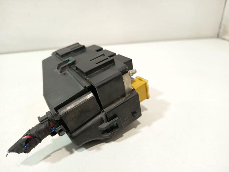 Recambio de caja reles / fusibles para chevrolet nubira sedán 2.0 d referencia OEM IAM 96451738  
