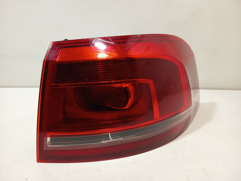 Recambio de piloto trasero derecho para volkswagen passat b7 variant (365) 2.0 tdi referencia OEM IAM 3AF945096C  