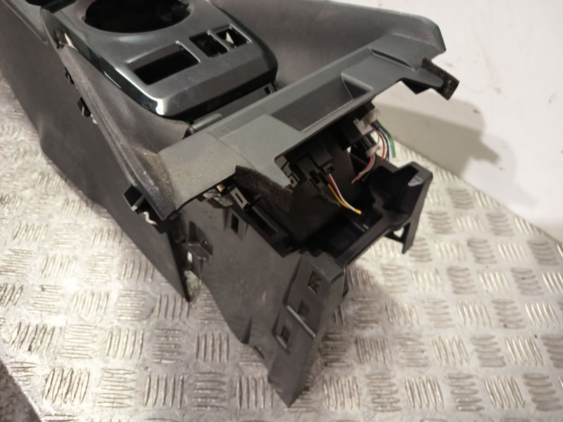 Recambio de apoyabrazos central para nissan leaf (ze1) electric referencia OEM IAM 969105SH0B  