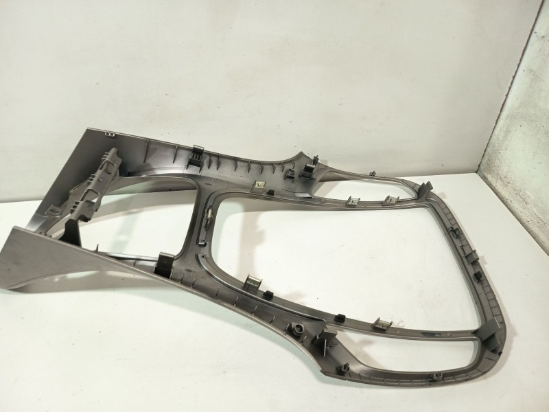 Recambio de moldura para opel astra j (p10) 1.4 (68) referencia OEM IAM 13257562  