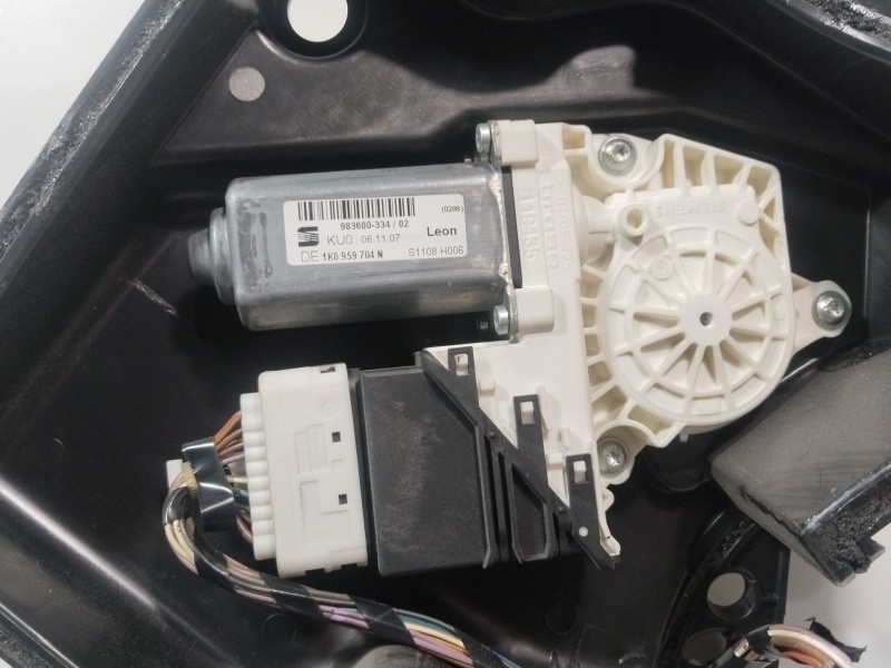 Recambio de elevalunas trasero derecho para seat leon (1p1) 2.0 tdi referencia OEM IAM 1K0959704N  