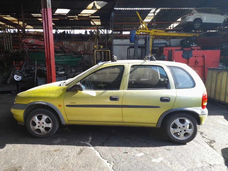 opel corsa b (s93) del año 2000