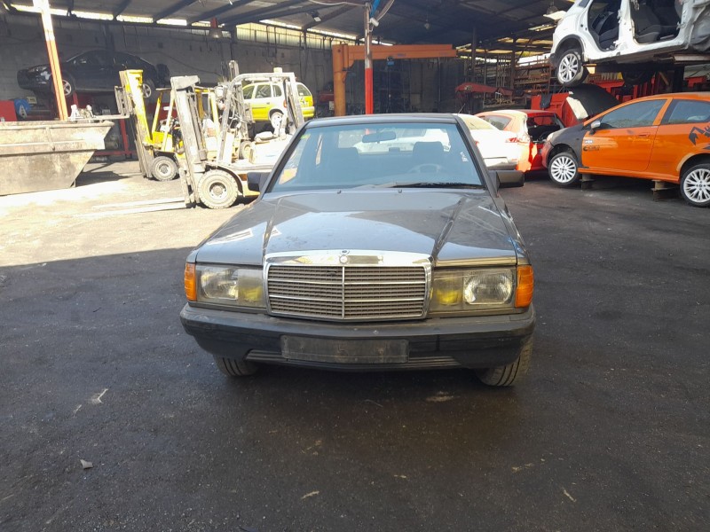 mercedes-benz 190 (w201) del año 1988