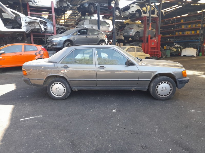mercedes-benz 190 (w201) del año 1988