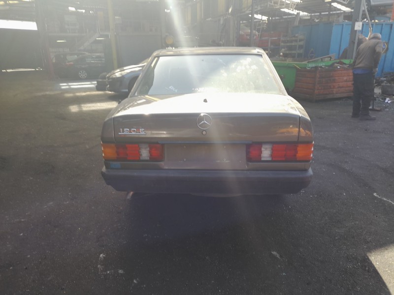 mercedes-benz 190 (w201) del año 1988