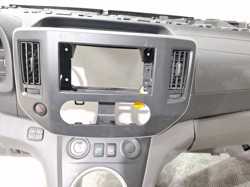 Recambio de salpicadero para nissan nv200 / evalia autobús e-nv (me0m) referencia OEM IAM 681004FA2A  