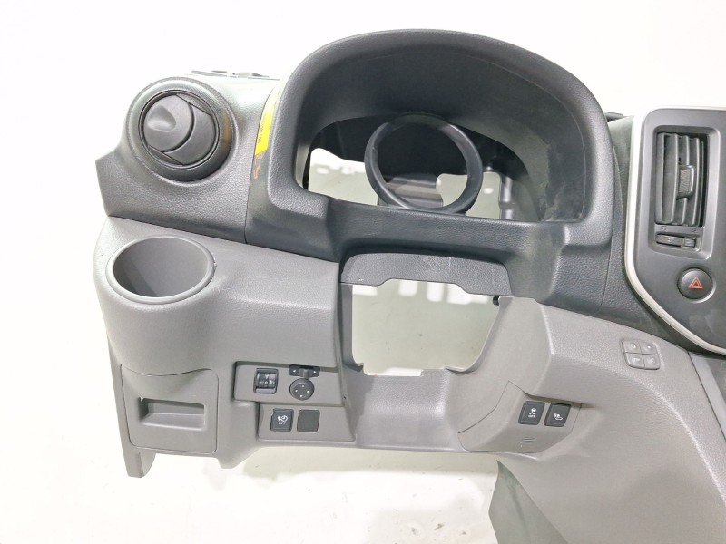 Recambio de salpicadero para nissan nv200 / evalia autobús e-nv (me0m) referencia OEM IAM 681004FA2A  