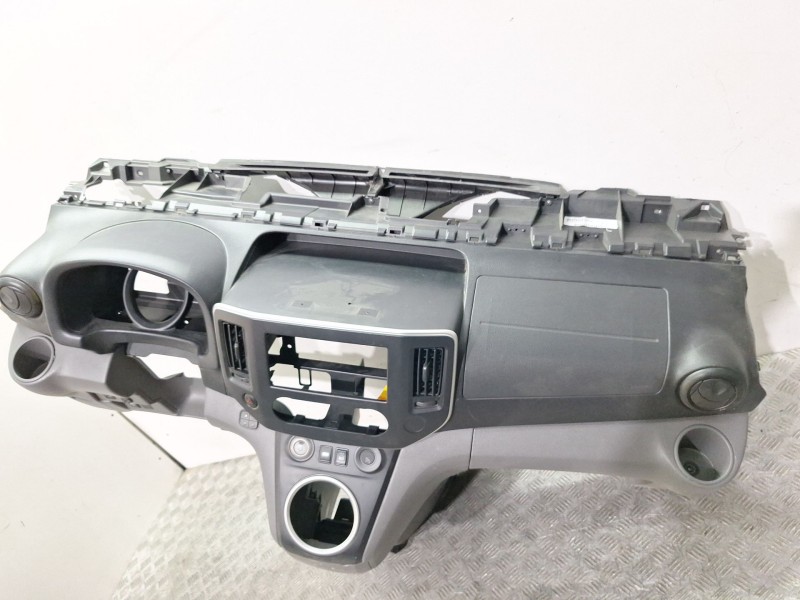 Recambio de salpicadero para nissan nv200 / evalia autobús e-nv (me0m) referencia OEM IAM 681004FA2A  