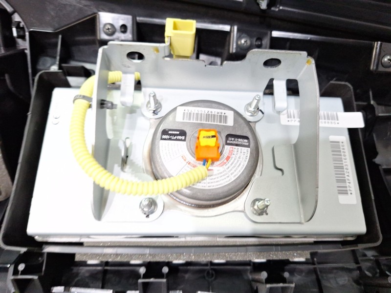 Recambio de salpicadero para nissan nv200 / evalia autobús e-nv (me0m) referencia OEM IAM 681004FA2A  