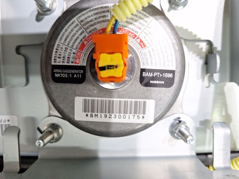 Recambio de salpicadero para nissan nv200 / evalia autobús e-nv (me0m) referencia OEM IAM 681004FA2A  