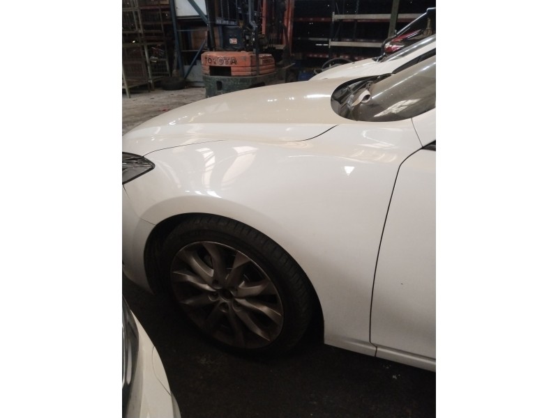 Recambio de aleta delantera izquierda para mazda 3 (bm, bn) 2.2 d referencia OEM IAM BBM452211B  