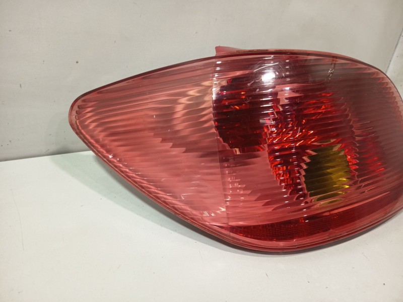 Recambio de piloto trasero derecho para peugeot 307 (3a/c) 1.6 16v referencia OEM IAM 6351P3  