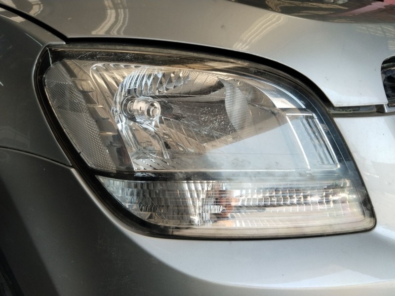 Recambio de faro derecho para chevrolet orlando (j309) 2.0 d referencia OEM IAM 95025586  
