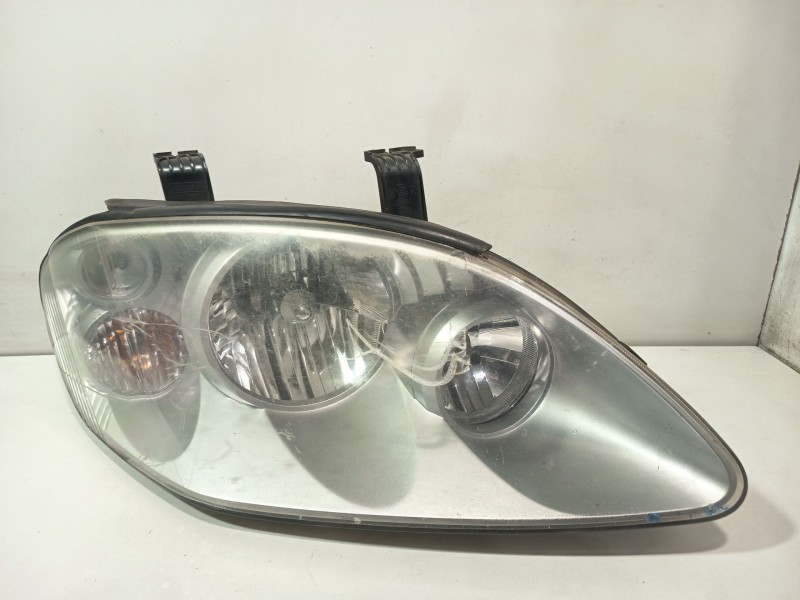 Recambio de faro derecho para ssangyong rodius i 2.7 xdi referencia OEM IAM 8310221205  